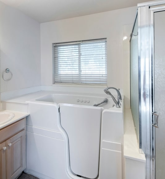 Walk-In Bathtubs in Barrie, Simcoe County & the GTA